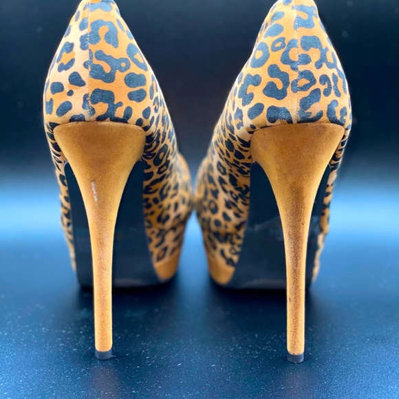 Leopard print 6&1/2” heels - Picture 5 of 7